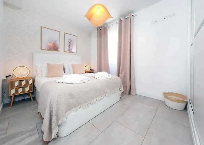 Villa Marina Oasis-Private Pool, Air-Con, Sat Tv