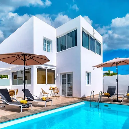 Villa Marina Oasis-Private Pool, Air-Con, Sat Tv Playa Blanca  Exterior photo